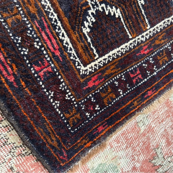 Vintage Patterned Rug - Picture 5 of 7